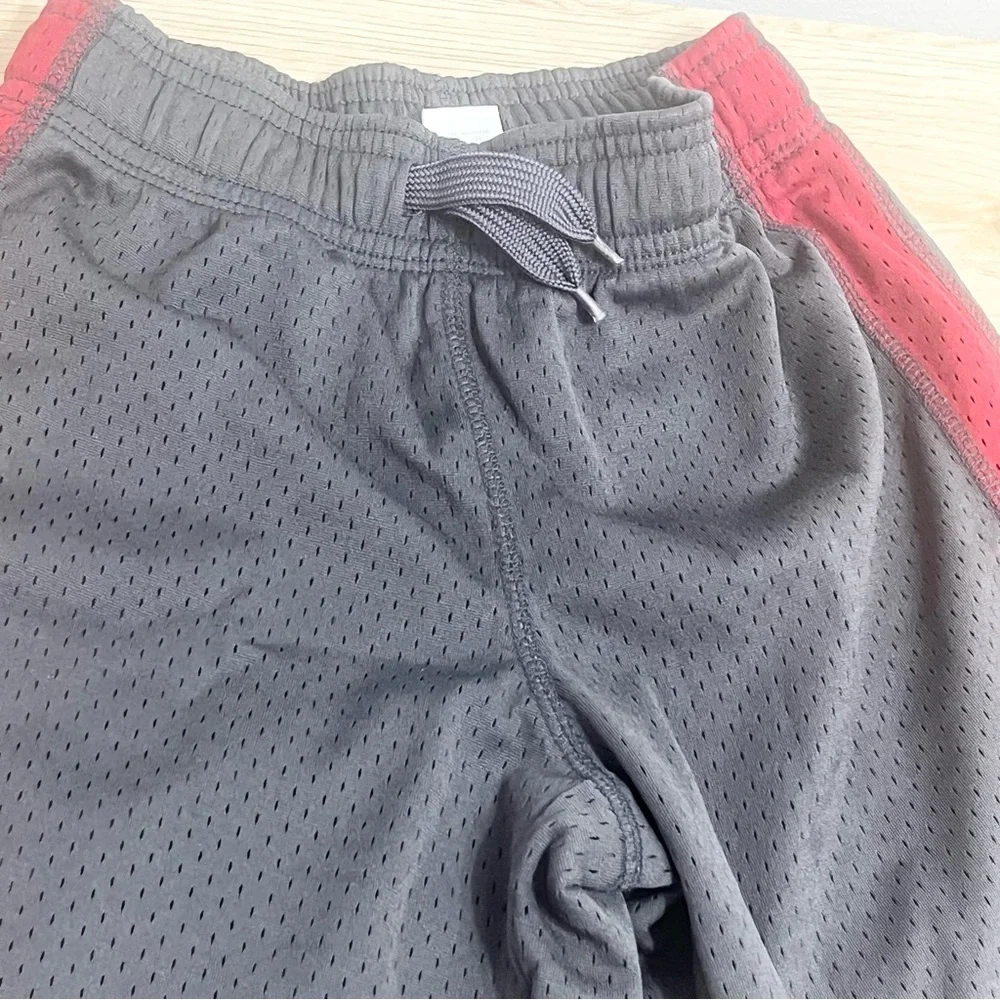 GapKids Boys Mesh Athletic Basketball Shorts Gray Red Drawstring Youth Small 6-7